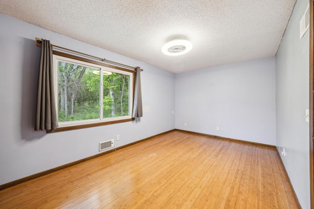 21 Red Fox Road, North Oaks, MN 55127