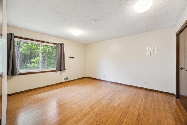 21 Red Fox Road, North Oaks, MN 55127