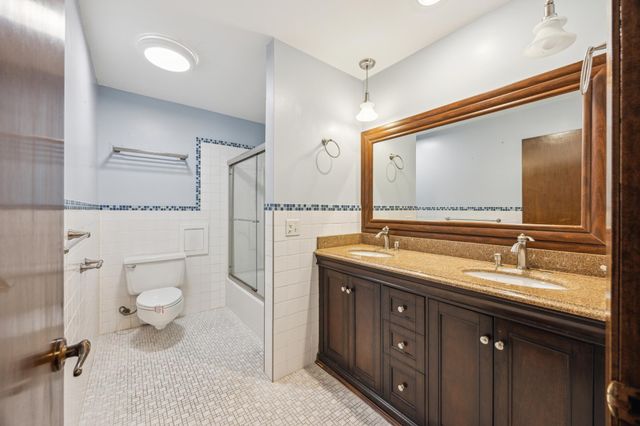 21 Red Fox Road, North Oaks, MN 55127