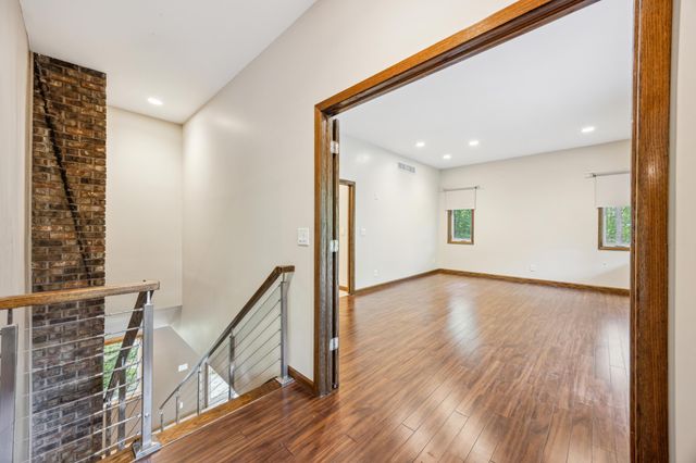 21 Red Fox Road, North Oaks, MN 55127