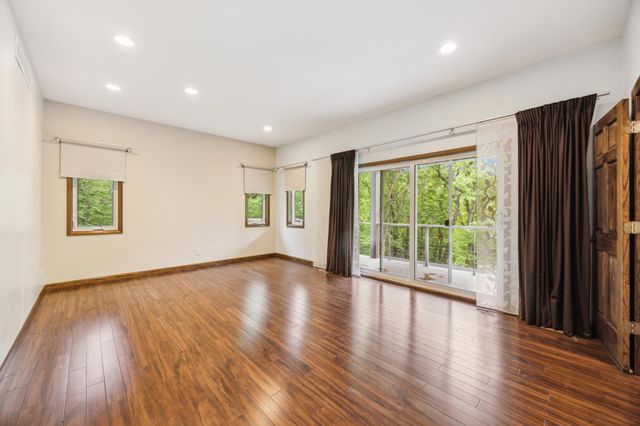 21 Red Fox Road, North Oaks, MN 55127