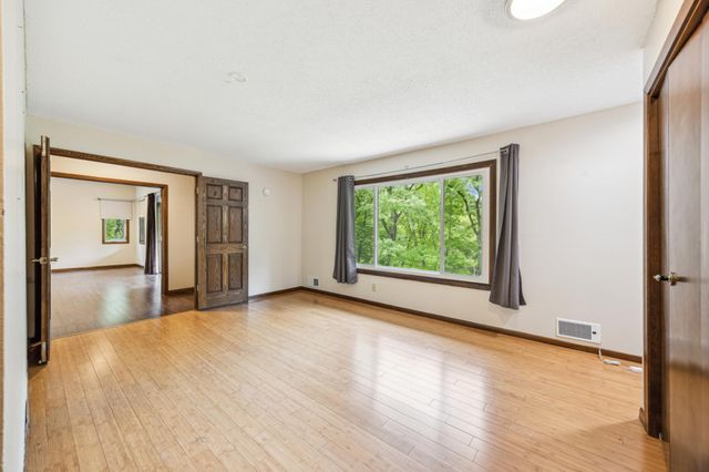 21 Red Fox Road, North Oaks, MN 55127