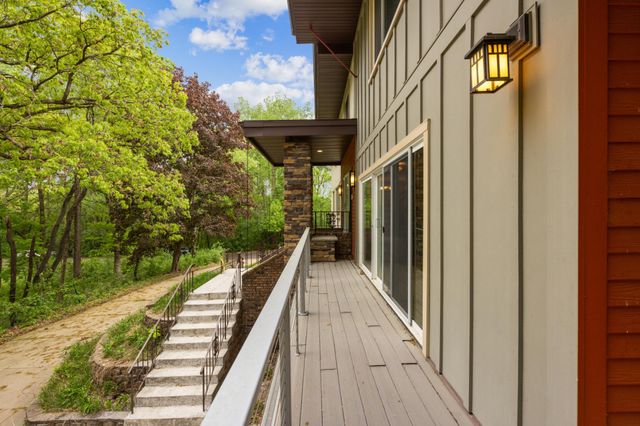 21 Red Fox Road, North Oaks, MN 55127