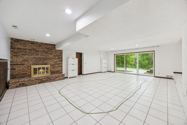 21 Red Fox Road, North Oaks, MN 55127