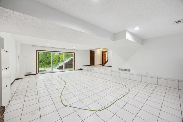 21 Red Fox Road, North Oaks, MN 55127