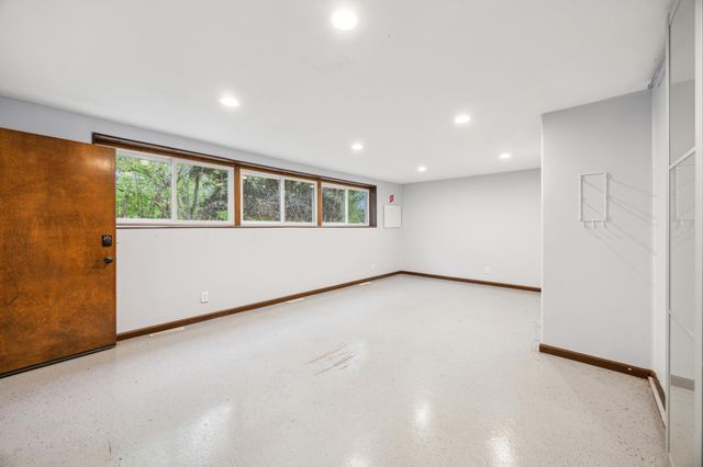 21 Red Fox Road, North Oaks, MN 55127