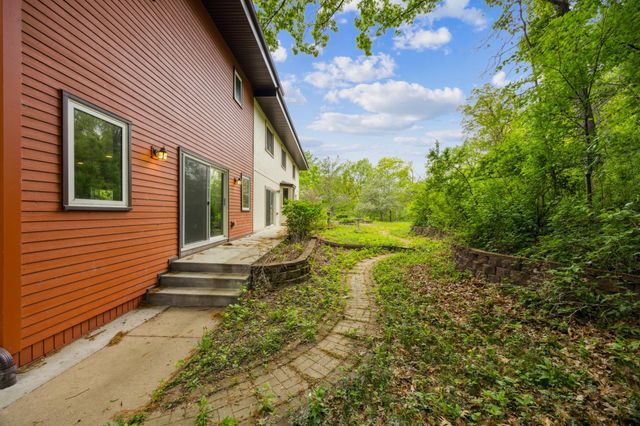 21 Red Fox Road, North Oaks, MN 55127