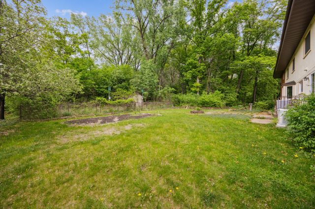 21 Red Fox Road, North Oaks, MN 55127