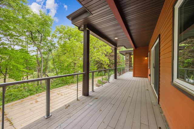 21 Red Fox Road, North Oaks, MN 55127