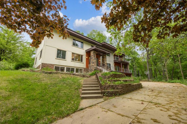 21 Red Fox Road, North Oaks, MN 55127