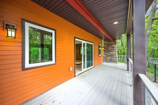 21 Red Fox Road, North Oaks, MN 55127