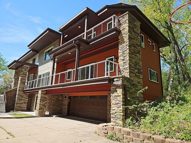 21 Red Fox Road, North Oaks, MN 55127