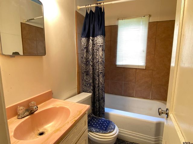 2821 Van Hwy, Tyler, TX 75702