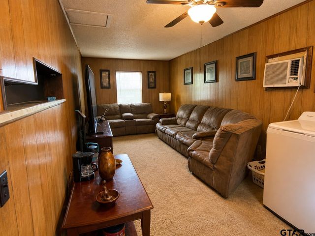2821 Van Hwy, Tyler, TX 75702
