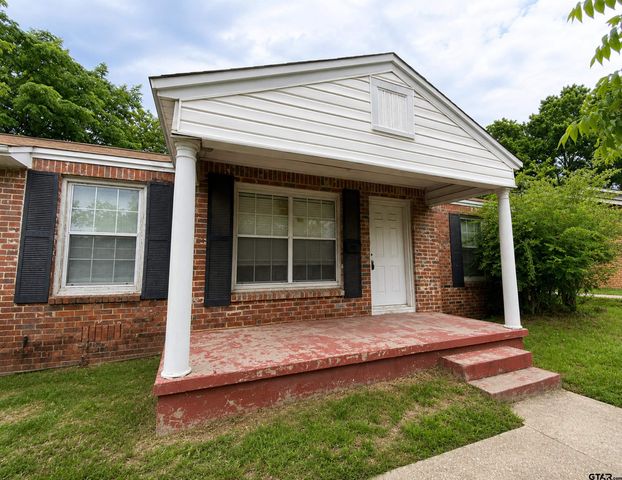 2821 Van Hwy, Tyler, TX 75702