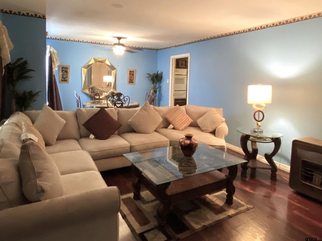 2821 Van Hwy, Tyler, TX 75702