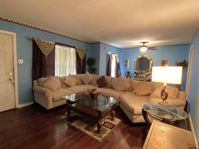 2821 Van Hwy, Tyler, TX 75702