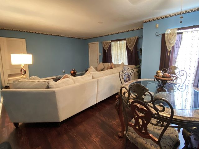 2821 Van Hwy, Tyler, TX 75702