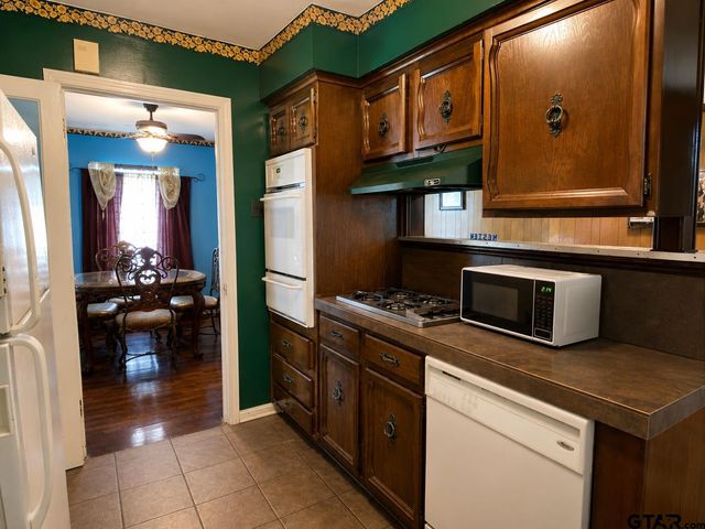 2821 Van Hwy, Tyler, TX 75702