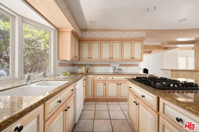 2730 Anchor Avenue, Los Angeles, CA 90064