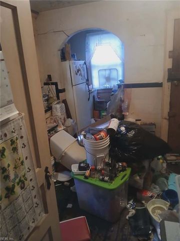 1709 Des Moines AVE, Portsmouth, VA 23704