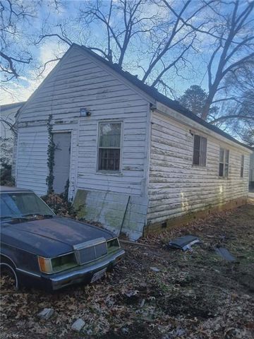 1709 Des Moines AVE, Portsmouth, VA 23704