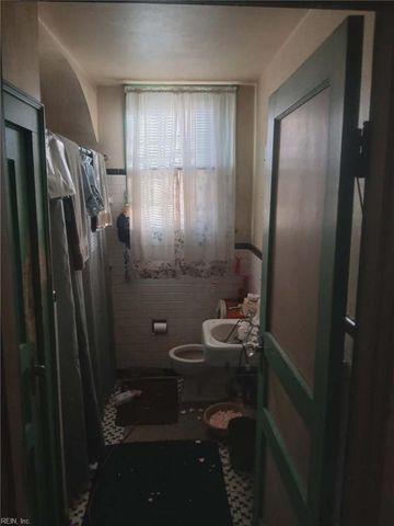 1709 Des Moines AVE, Portsmouth, VA 23704