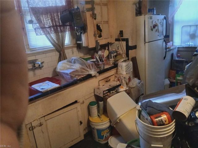 1709 Des Moines AVE, Portsmouth, VA 23704