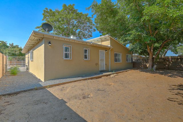 3713 Palo Duro Avenue NE, Albuquerque, NM 87110