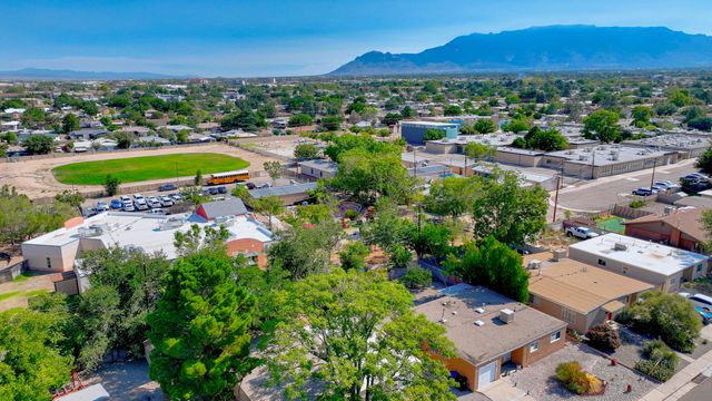 3713 Palo Duro Avenue NE, Albuquerque, NM 87110