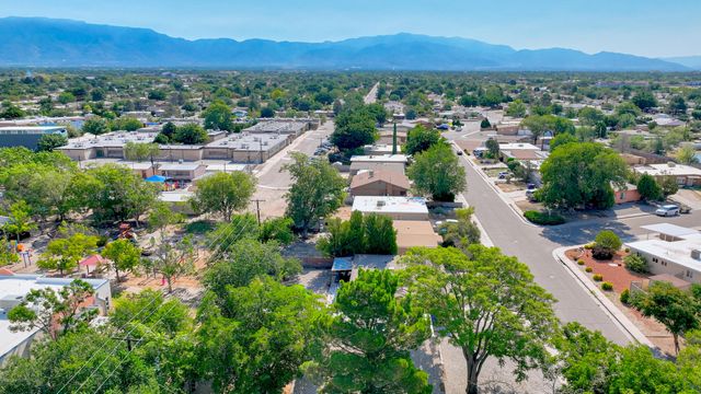 3713 Palo Duro Avenue NE, Albuquerque, NM 87110