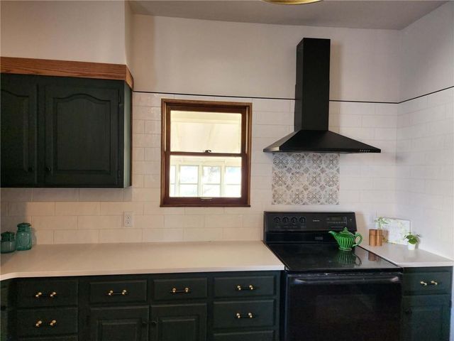 300 N Monroe Street, Oregon, MO 64473