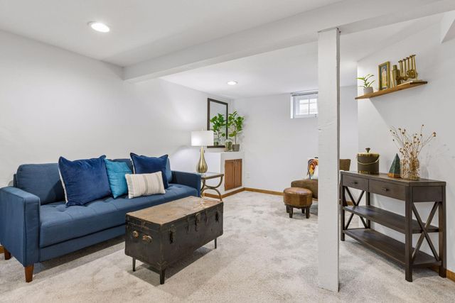 2833 34th Avenue S, Minneapolis, MN 55406