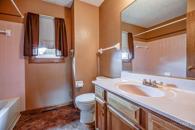 702 Heritage Drive, Trenton, OH 45067