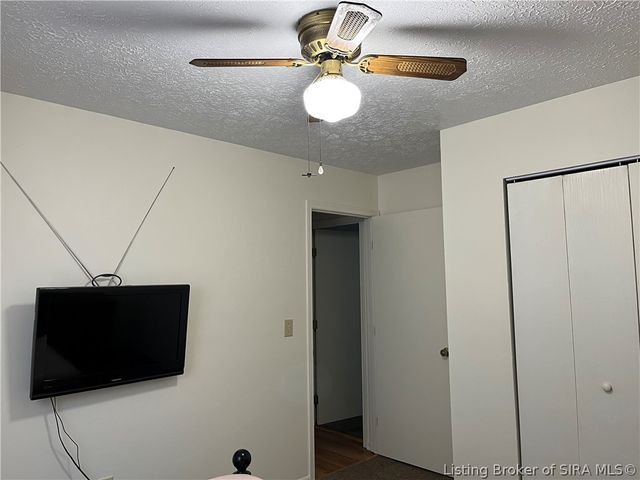 106 West Drive, Charlestown, IN 47111