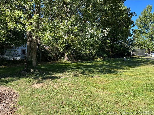 106 West Drive, Charlestown, IN 47111