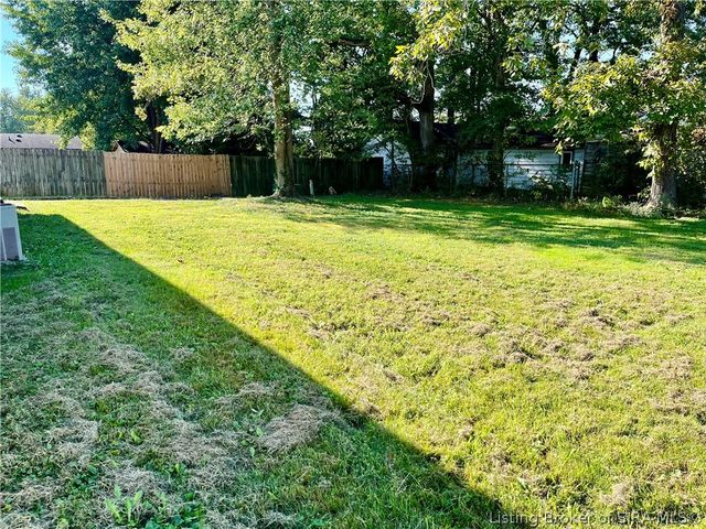 106 West Drive, Charlestown, IN 47111