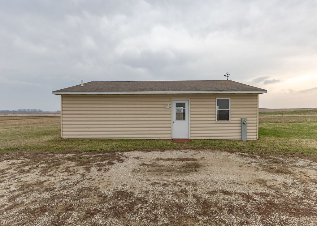 22308 N 2120th Avenue, Atkinson, IL 61235