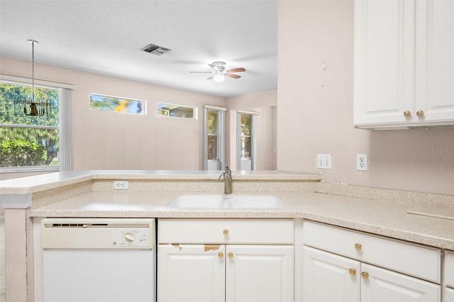 1204 HUNTINGTON GREENS DRIVE 1204, Sun City Center, FL 33573