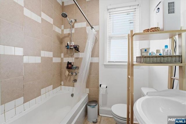 21 Myrtle Avenue, Jersey City, NJ 07305