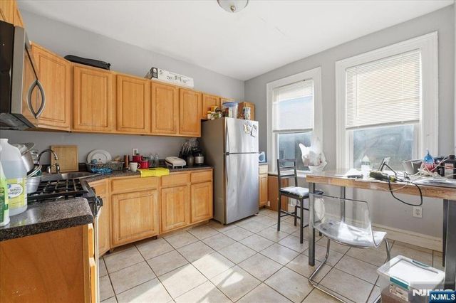 21 Myrtle Avenue, Jersey City, NJ 07305