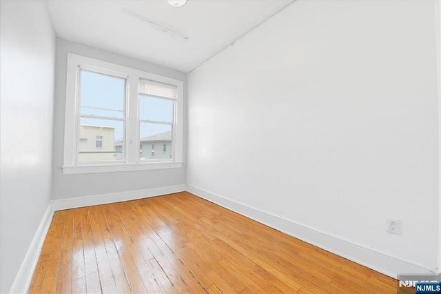 21 Myrtle Avenue, Jersey City, NJ 07305