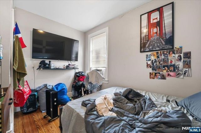 21 Myrtle Avenue, Jersey City, NJ 07305