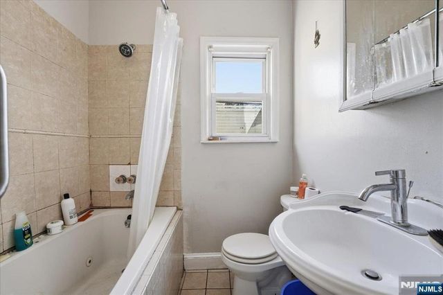 21 Myrtle Avenue, Jersey City, NJ 07305