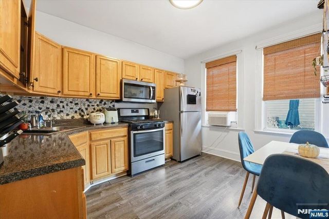 21 Myrtle Avenue, Jersey City, NJ 07305