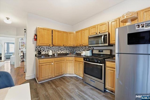 21 Myrtle Avenue, Jersey City, NJ 07305