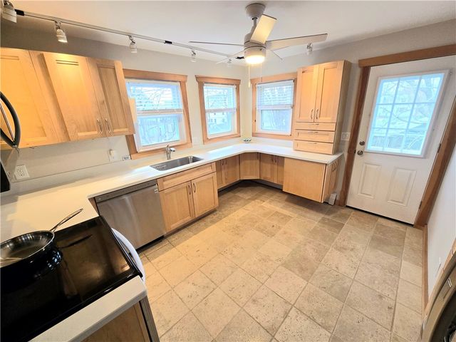 8 Caswell Avenue D, Newport, RI 02840