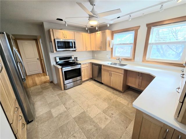 8 Caswell Avenue D, Newport, RI 02840
