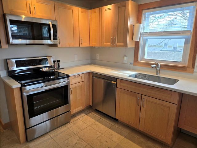 8 Caswell Avenue D, Newport, RI 02840