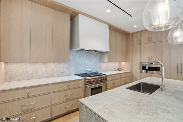 2020 GULF SHORE BLVD N PH-402W, Naples, FL 34102